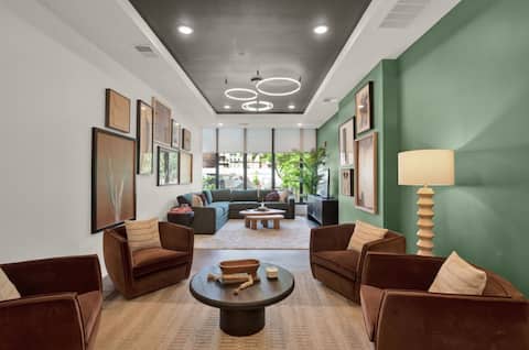 Popular Airbnb listing: Stylish 2BR Suite OTR, Gym, Pool Downtown Access in Pendleton