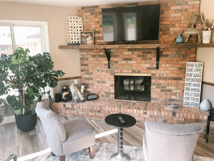 King Room Getaway - Manistee