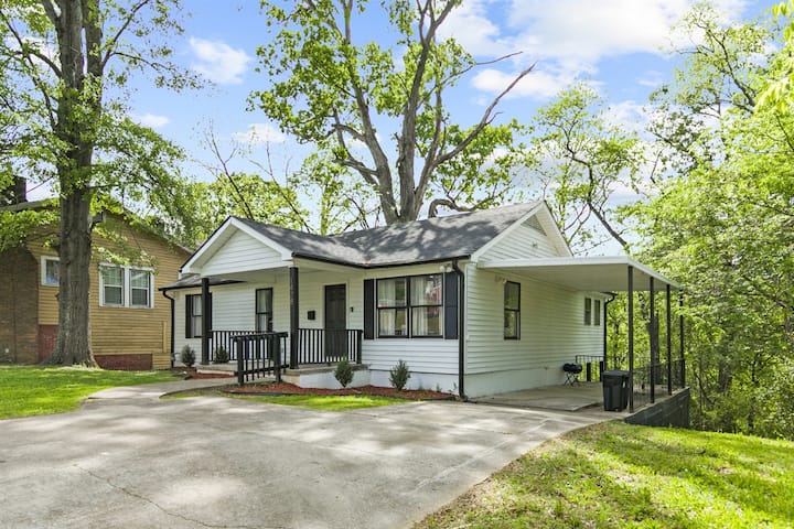 Druid Hills Retreat | Group Stay/king Bed/parking - Birmingham, AL