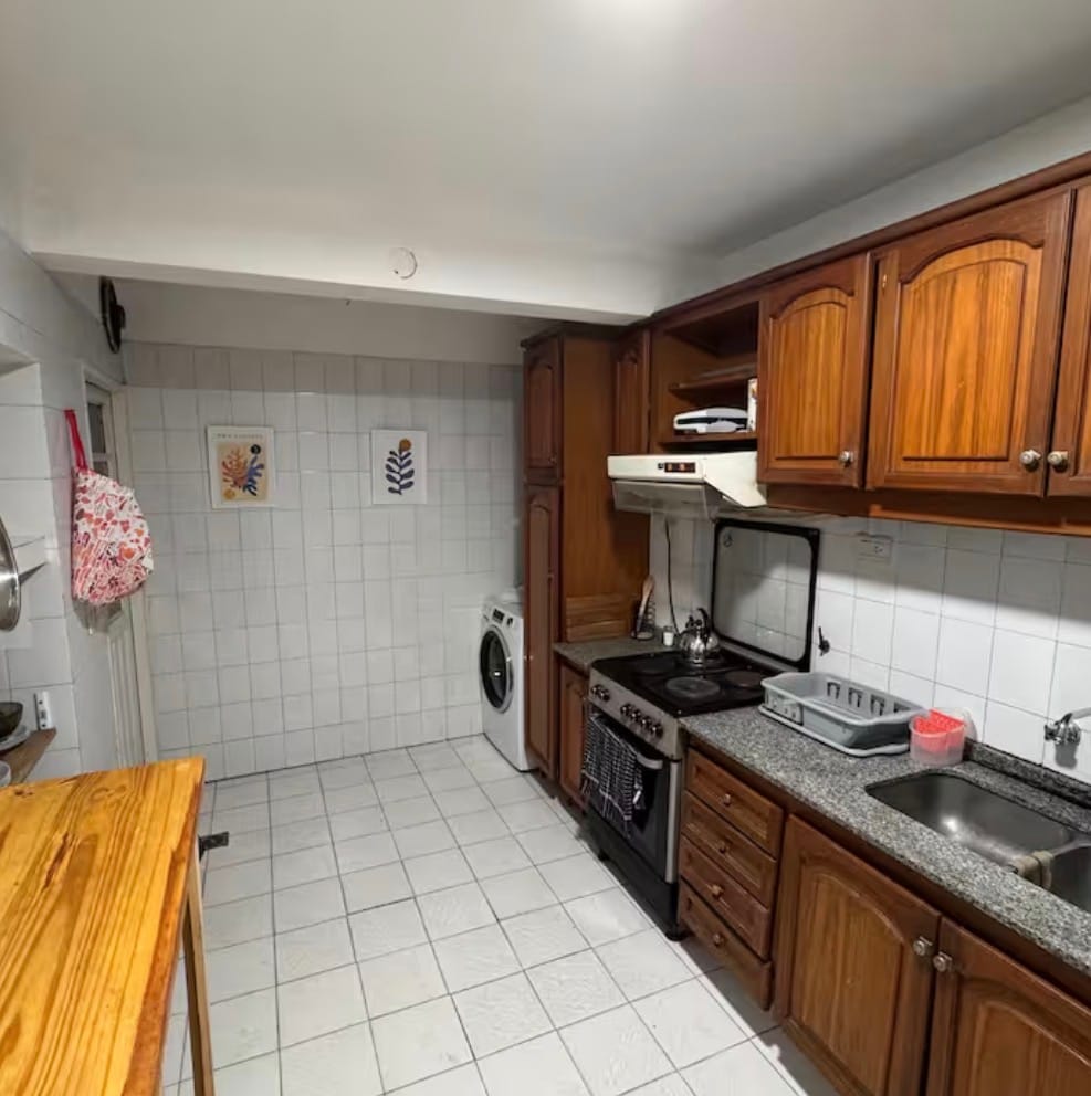 Habitación con balcón y literas