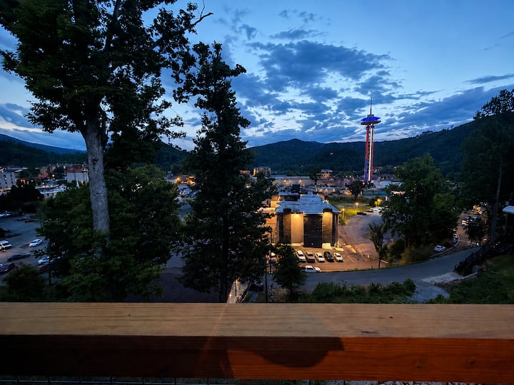 Space Needle Shower Views/Sauna/Fire Pit Nights - Cabins for Rent