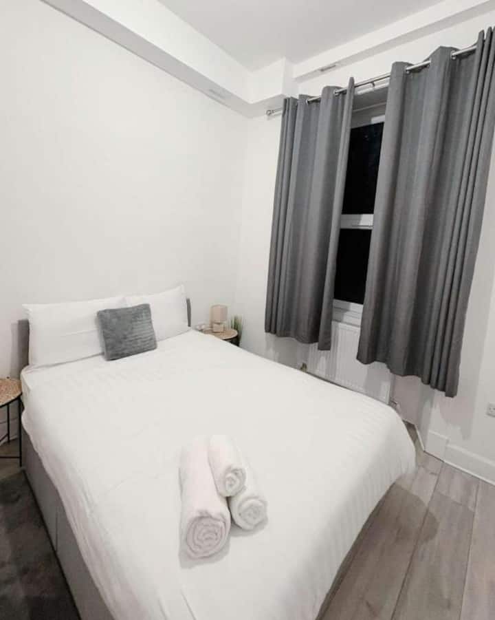 Modern Montgomery Flat - Edynburg