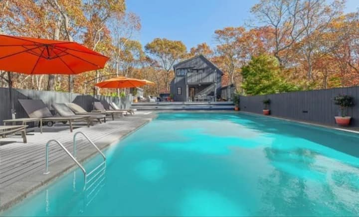 Hamptons Resort Chic Retreat W/ Heated Pool - East Hampton