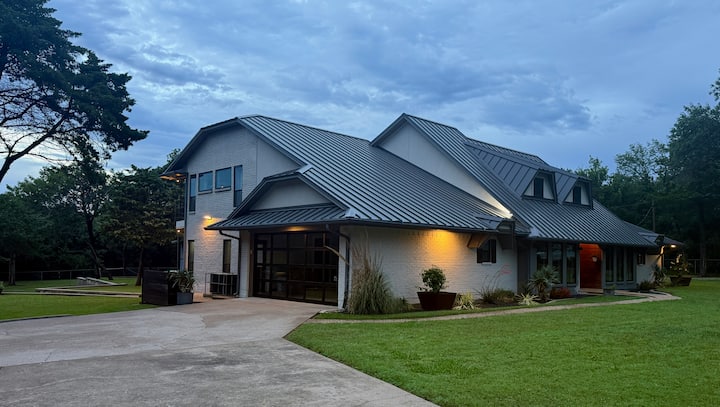The House On The Hill - Cedar Hill, TX