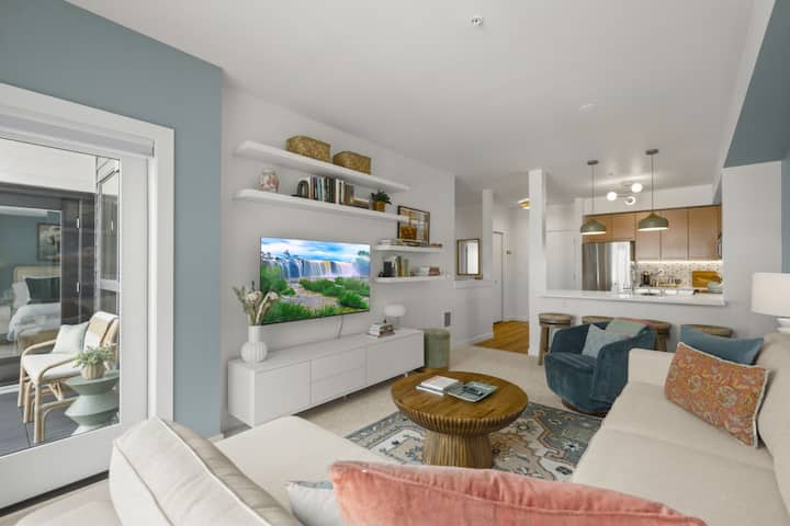 2br 2ba Pacific Pine Retreat Capitol Hill - Seattle, WA
