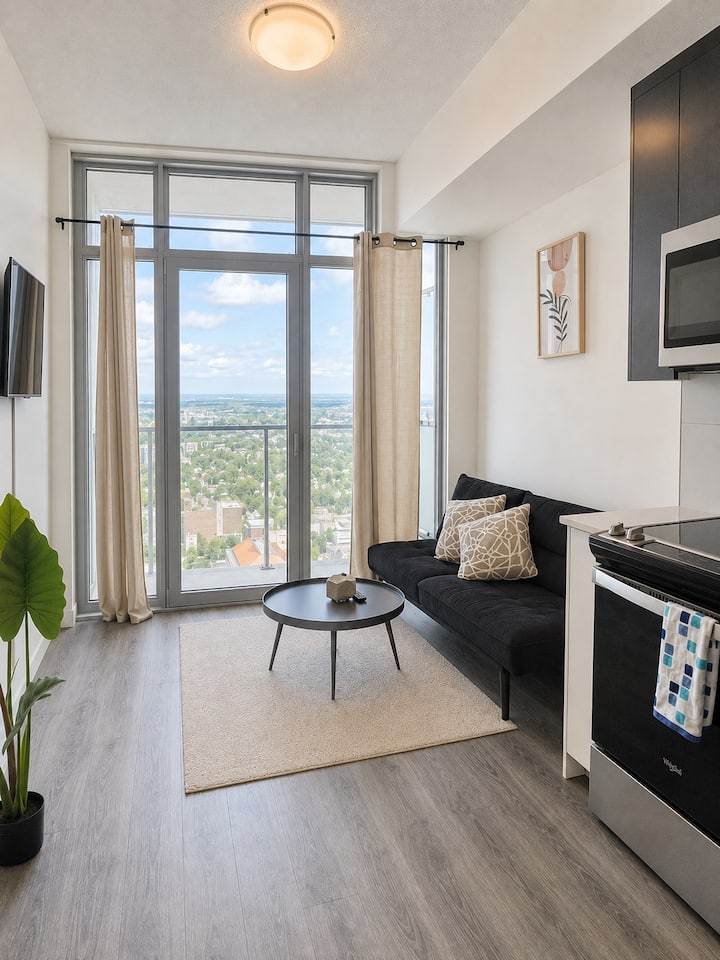 Cozy High-floor Condo In Kitchener - Waterloo