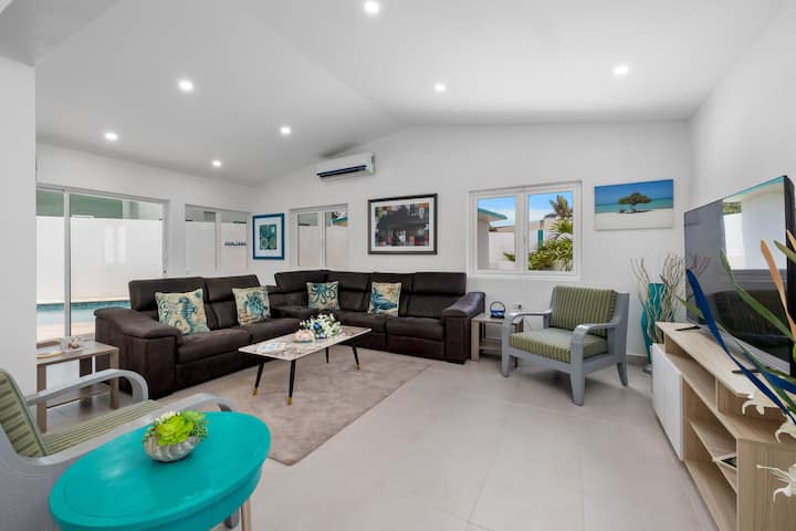 Spacious Palm Beach Retreat | Private Pool & Bbq - Aruba