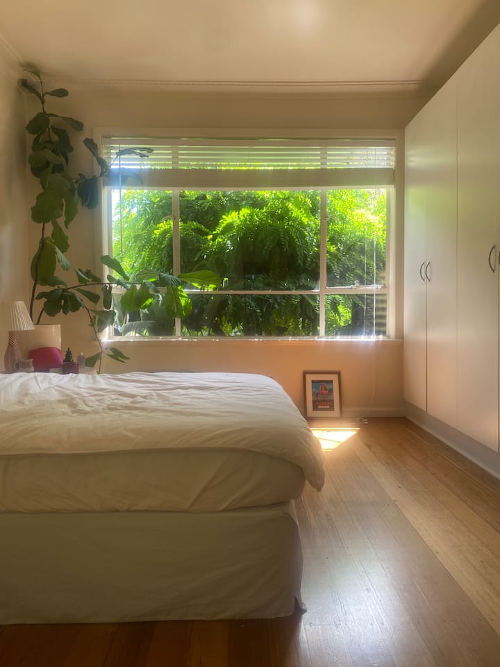 Leafy Sunlit Retreat Surrounded By Garden - Brunswick