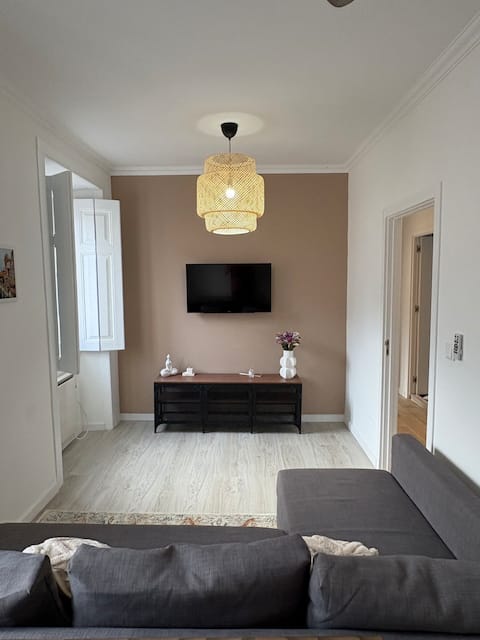 Top performing Airbnb: R/C T2 Apartment - Mystic House of the Fog in União Das Freguesias De Sintra (Santa Maria E São Miguel, São Martinho E São Pedro De Penaferrim)