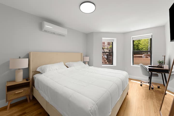 King Room, Garden Access, W/D & Fast Wi-Fi