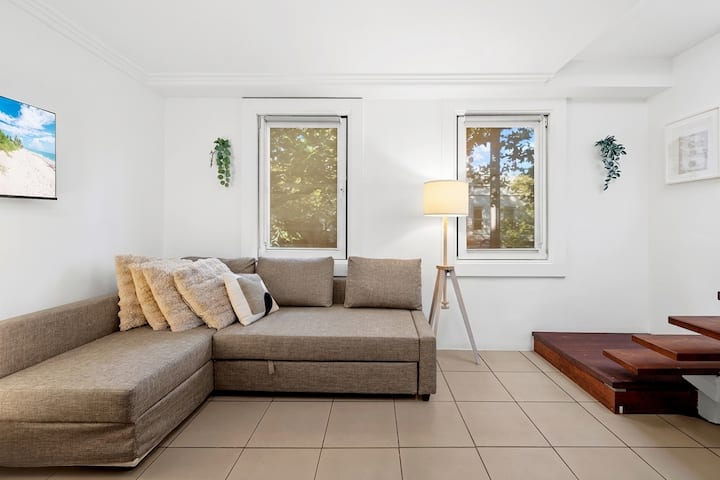 The Harbour Residence | 3br, 3ba, Dual Balconies - Mosman