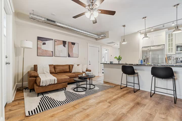 Stylish Retreat | 2br Near Frick Park, Dining - Pittsburgh