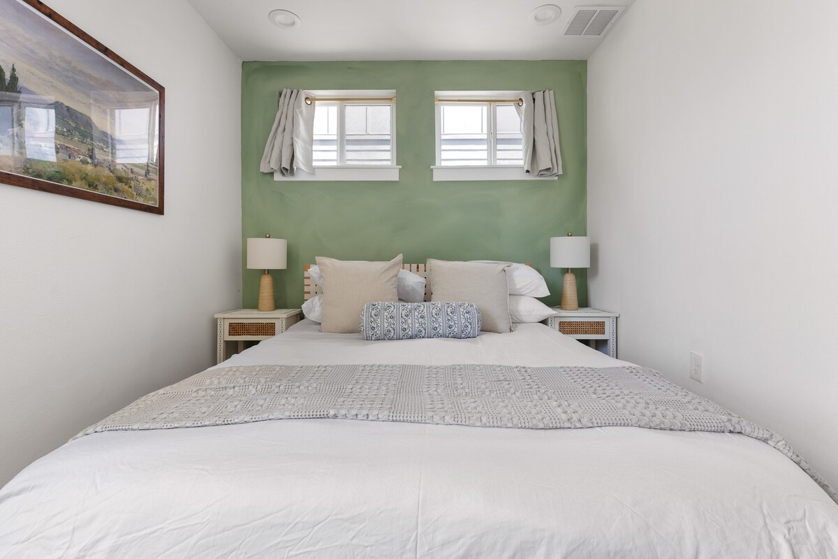 Superhost’s NEW East Austin Gem with Firepit Patio