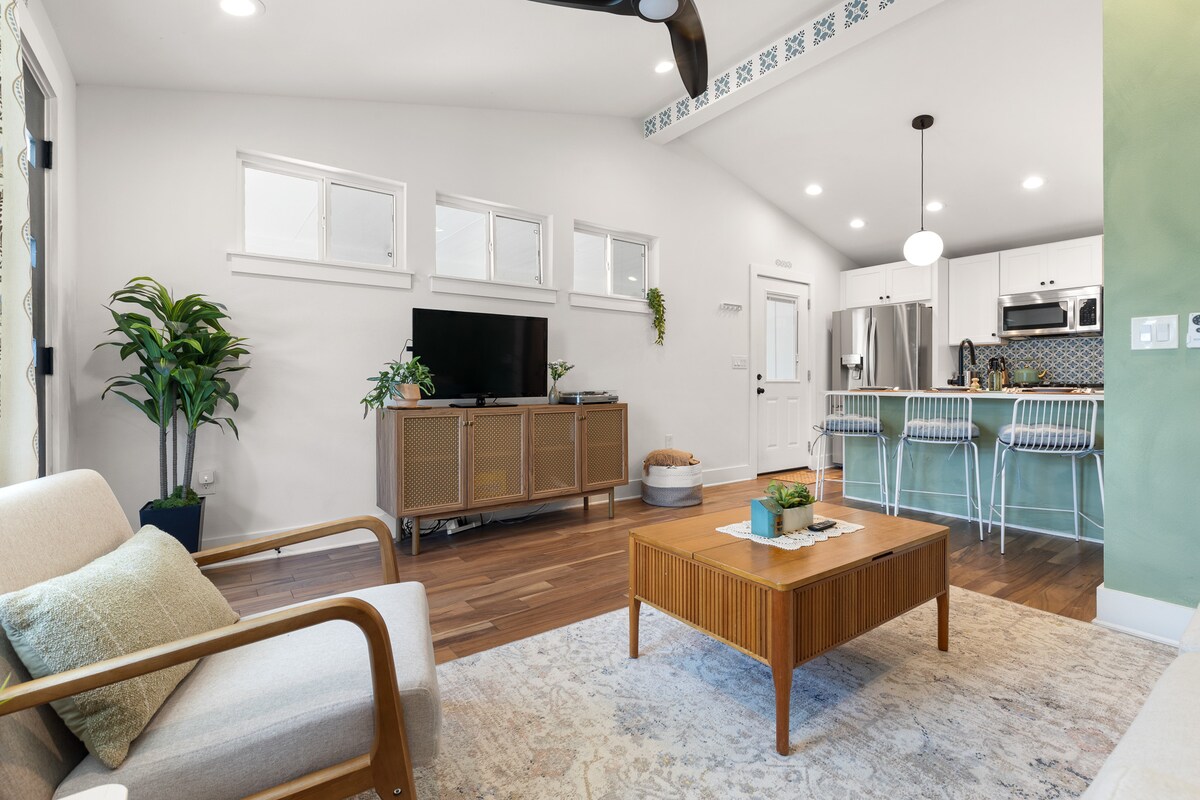 Superhost’s NEW East Austin Gem with Firepit Patio