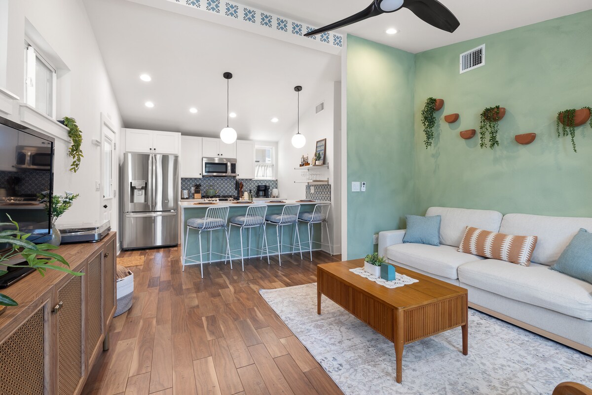 Superhost’s NEW East Austin Gem with Firepit Patio