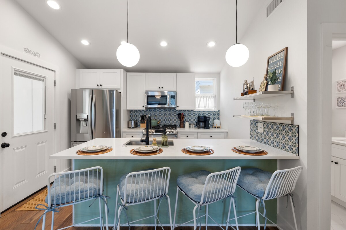 Superhost’s NEW East Austin Gem with Firepit Patio