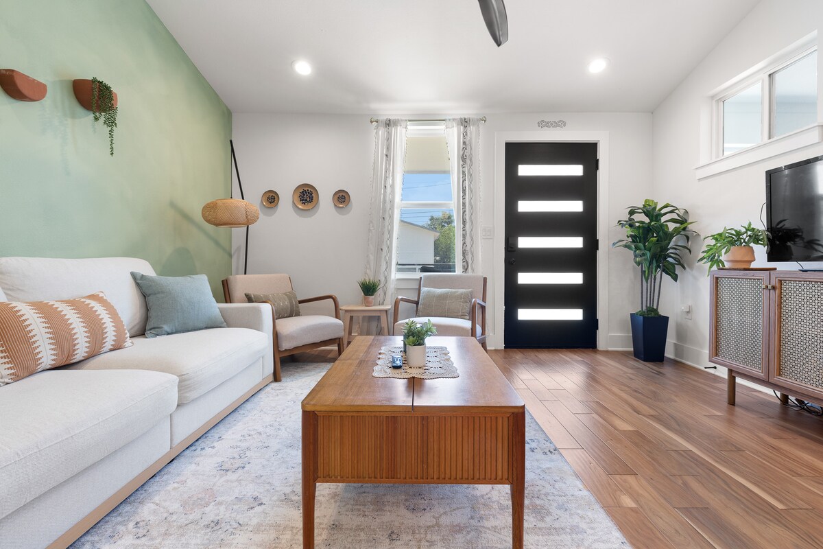 Superhost’s NEW East Austin Gem with Firepit Patio