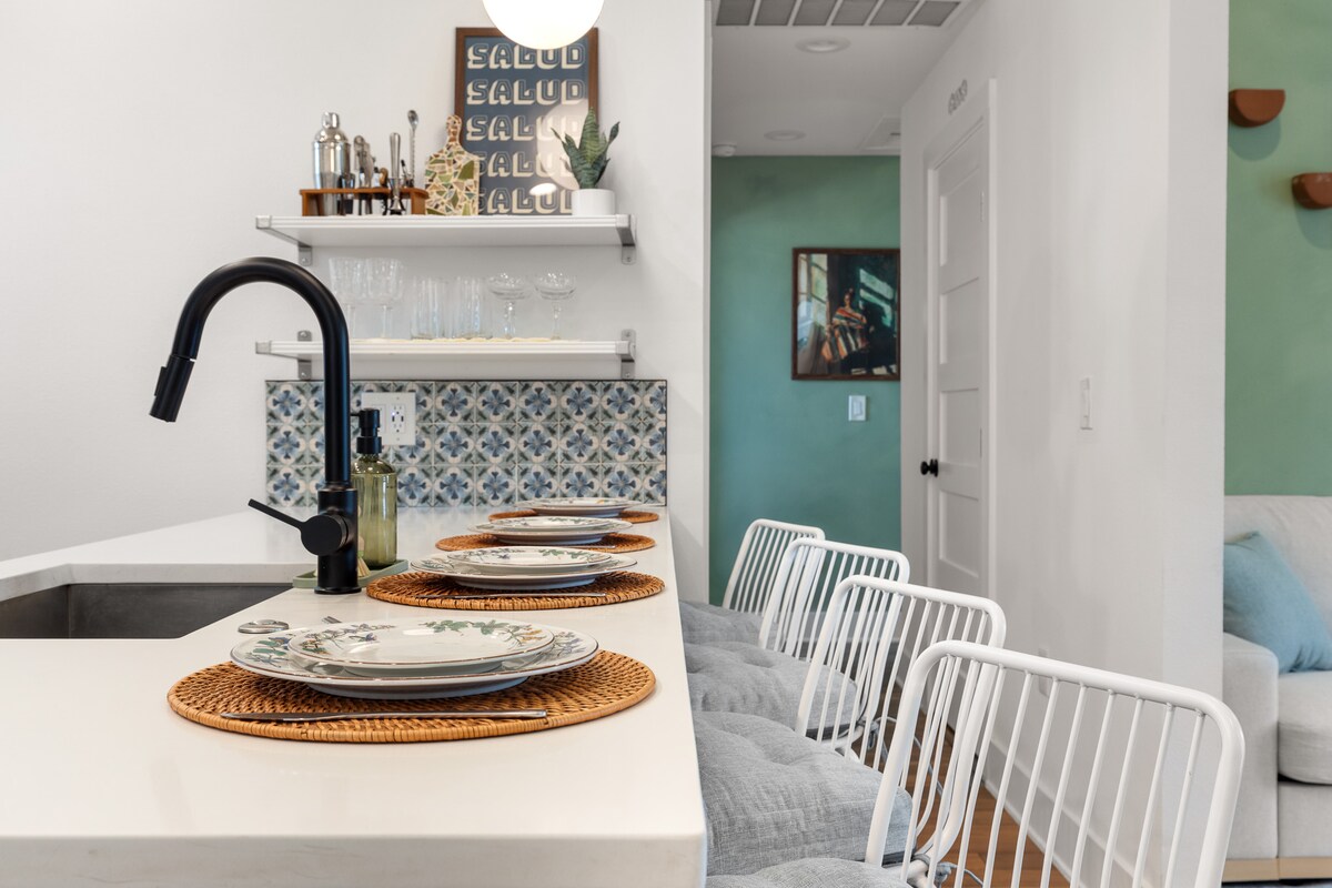 Superhost’s NEW East Austin Gem with Firepit Patio