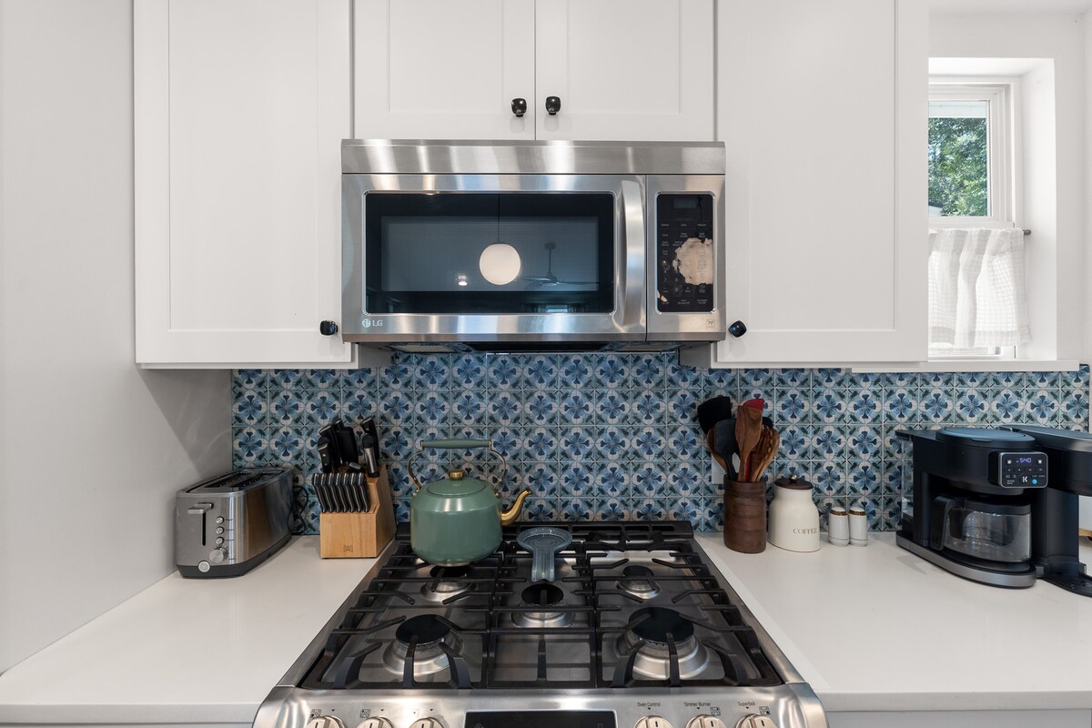 Superhost’s NEW East Austin Gem with Firepit Patio
