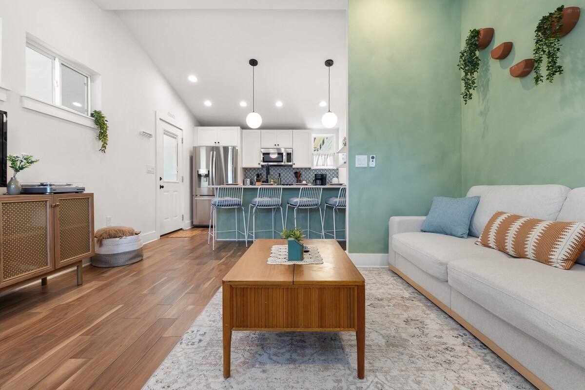 Superhost’s NEW East Austin Gem with Firepit Patio