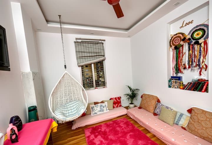 1bhk Blush & Boho · Self Check-in · Metro Nearby - Delhi