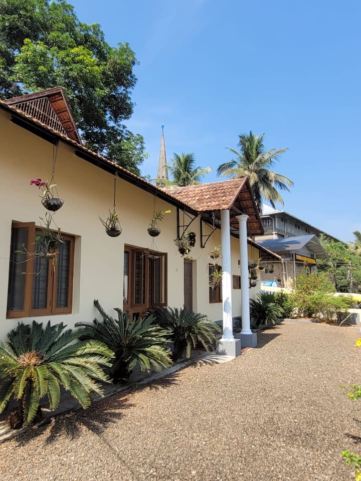 Rtzan- A Cosy Single-level Modern 3 Bhk Homestay - Kottayam