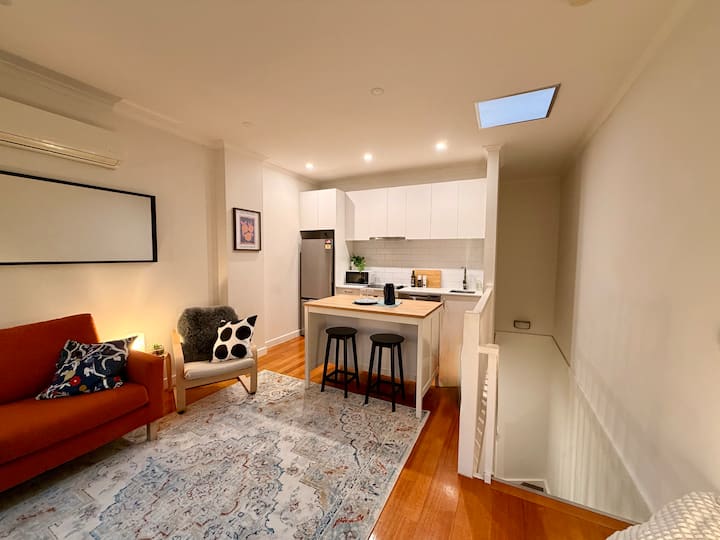 Private Swan St Duplex | Stylish 1br + Study - Brunswick