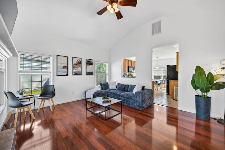 Roadmap Lodging: Sumpter Stay | Garage | Pet Ok - Columbus, IN