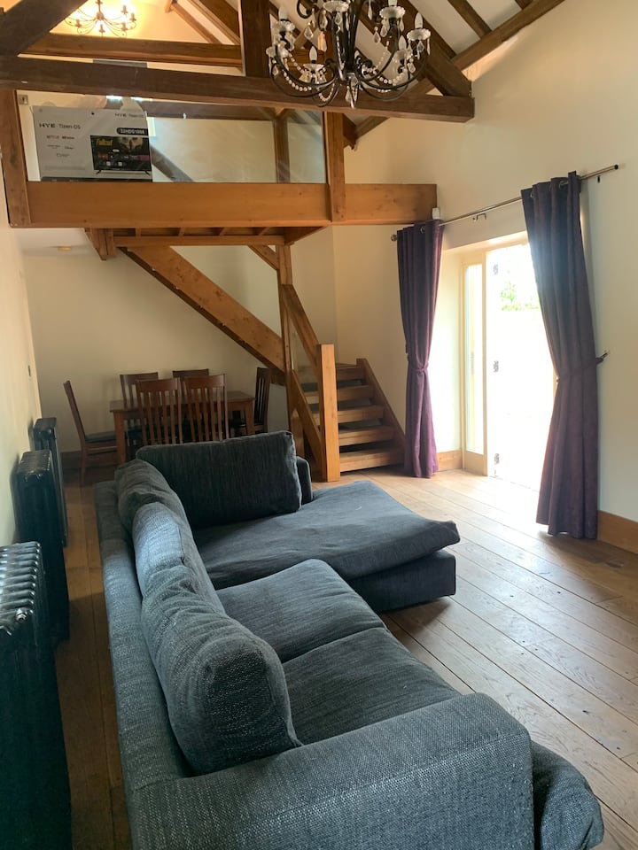 4 Bedroom Barn For Contractors. Free Parking - Retford