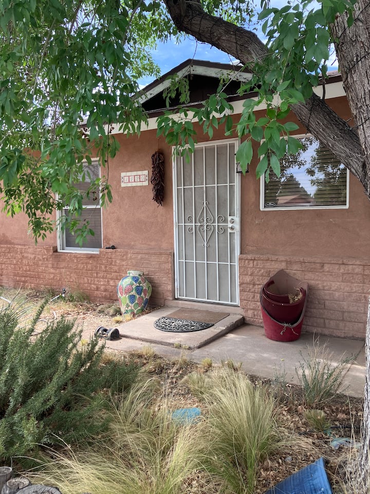 North Valley Charmer - Albuquerque