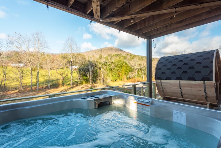 Blue Ridge Basecamp · Sauna · Hot Tub · Views · - Asheville, NC