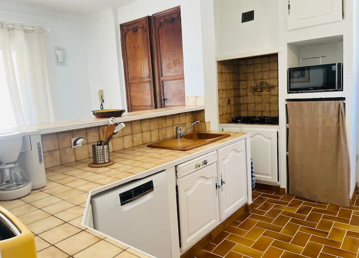 Le Clos De Carles
Appartement De Charme Dans Villa - Saint-Laurent-du-Var