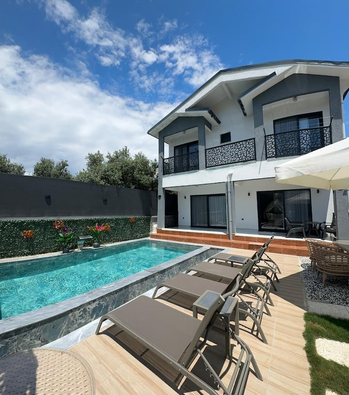 Fethiye’de ÖZel Havuzlu Müstakil 3+1 Villa - Fethiye