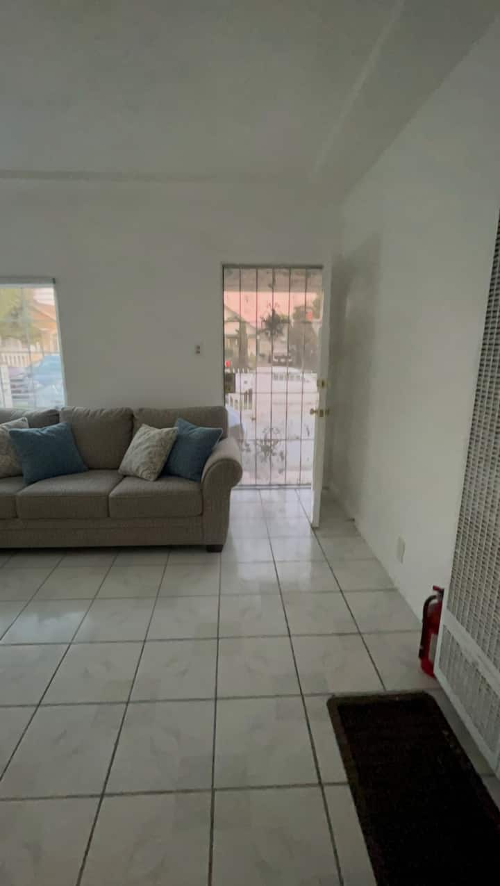 Charming 2-bedroom Home Near Lax & Sofi Stadium - Inglewood, CA