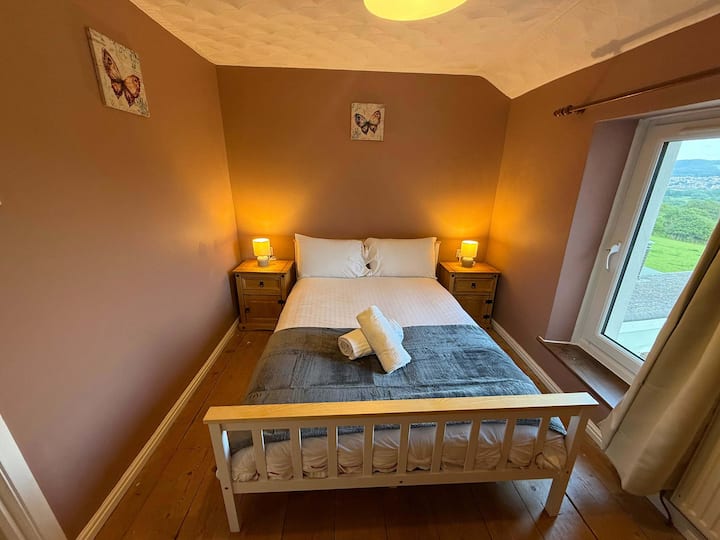 Stylish Cottage With Hot Tub & Countryside Views - Pontypridd