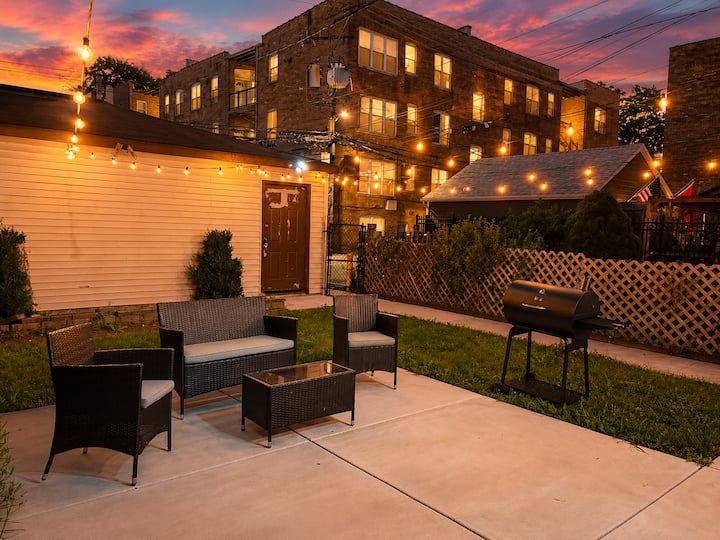 Modern Garden Apartment W/ New Kitchen + Bath - Oak Park, IL