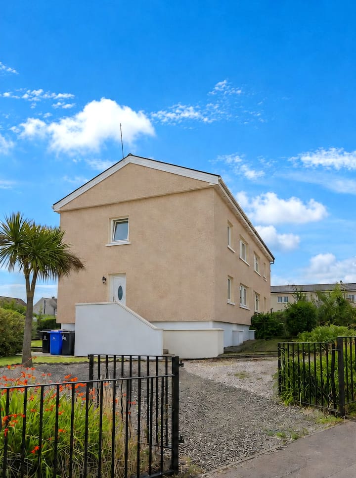 Freshly Renovated 4 Bedroom Full House In Stirling - Stirling
