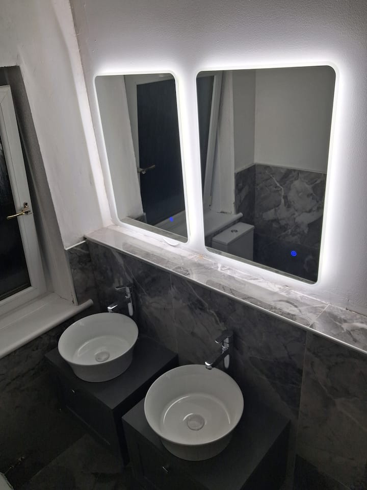 Freshly Renovated 4 Bedroom Full House In Stirling - Falkirk