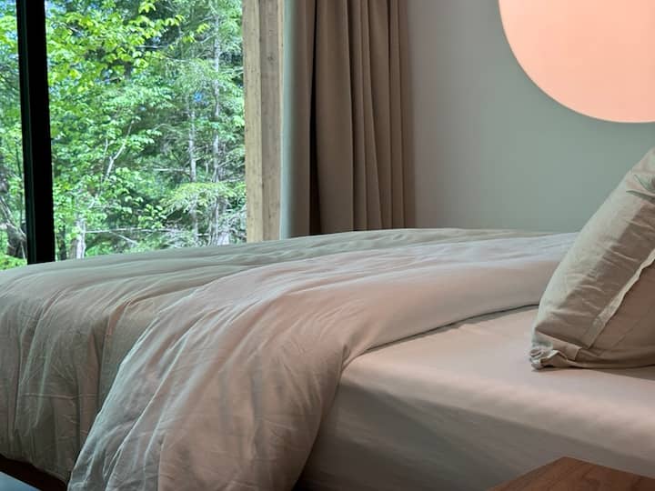 Rideau opaque obscurcissant (blackout) dans toutes les chambres.
