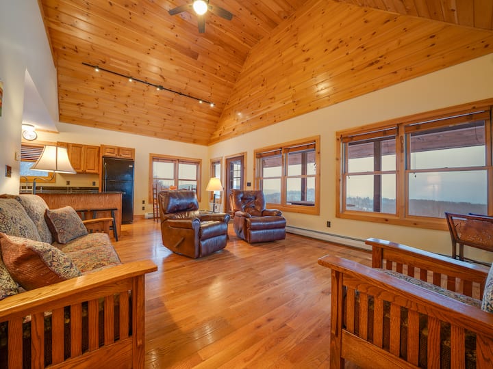Short Ridge Retreat - Long Lake, NY