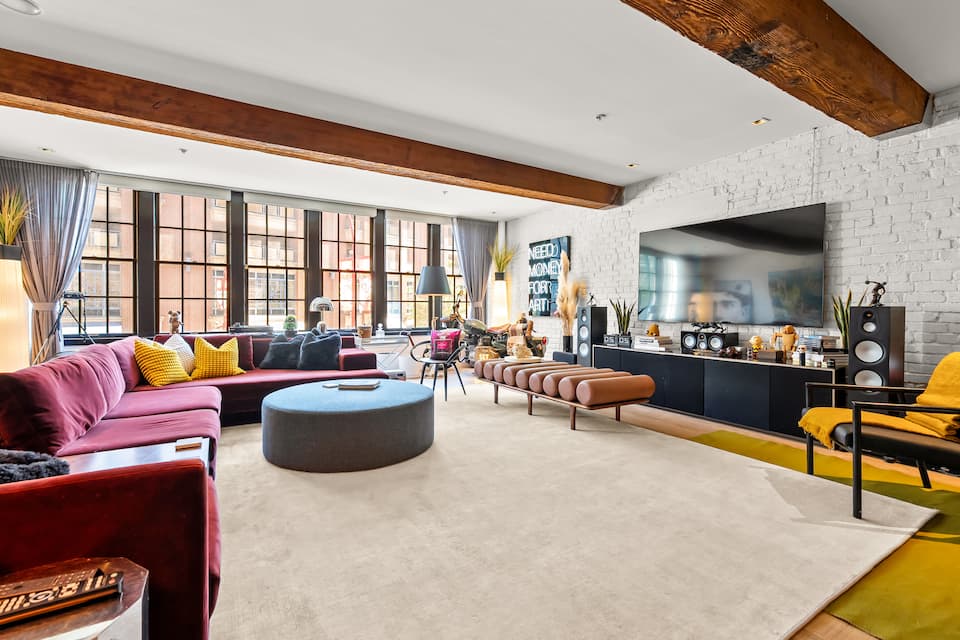 A designer's loft in a 1910 warehouse, Vancouver, British Columbia, Canada, photo 10 of 10