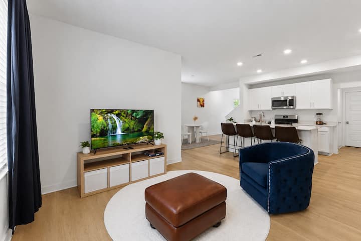 New 3br Home | Loft + Flex Room | Near Indy - Zionsville, IN