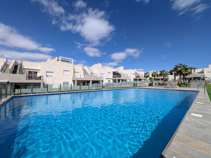 Modern Top Floor Apartment With Community Pool - La Mata