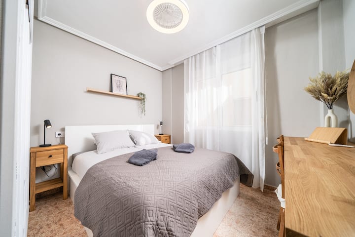 Coastal City Centre Stay | A/c & Balcony - La Zenia