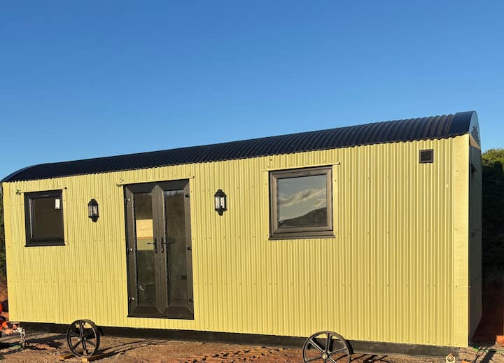 Luxury Shepherd’s Hut | Private Field | Coastal - Dawlish Warren