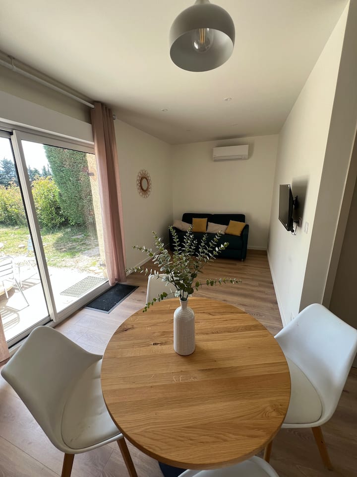 Logement Rénové En Campagne - Près Davignon - Courthézon