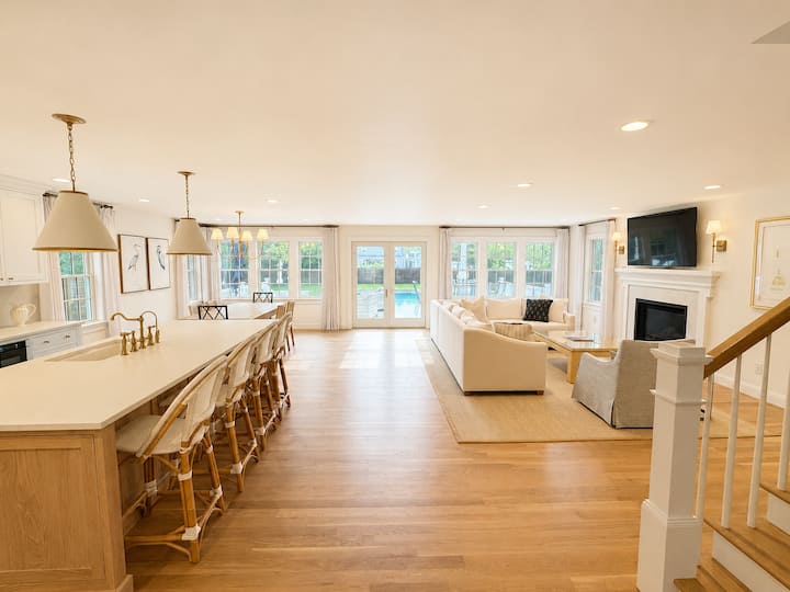 Brinewood - 3br/3.5ba W/ Pool & Spacious Interiors - Patchogue, NY