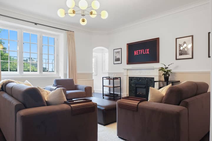 Stylish Modern Edinburgh City Centre | Sleeps 8 - Edinburgh