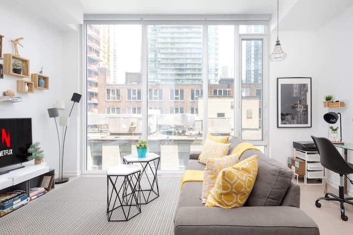 Chic 1br King Oasis | Entertainment District - Richmond Station - Toronto