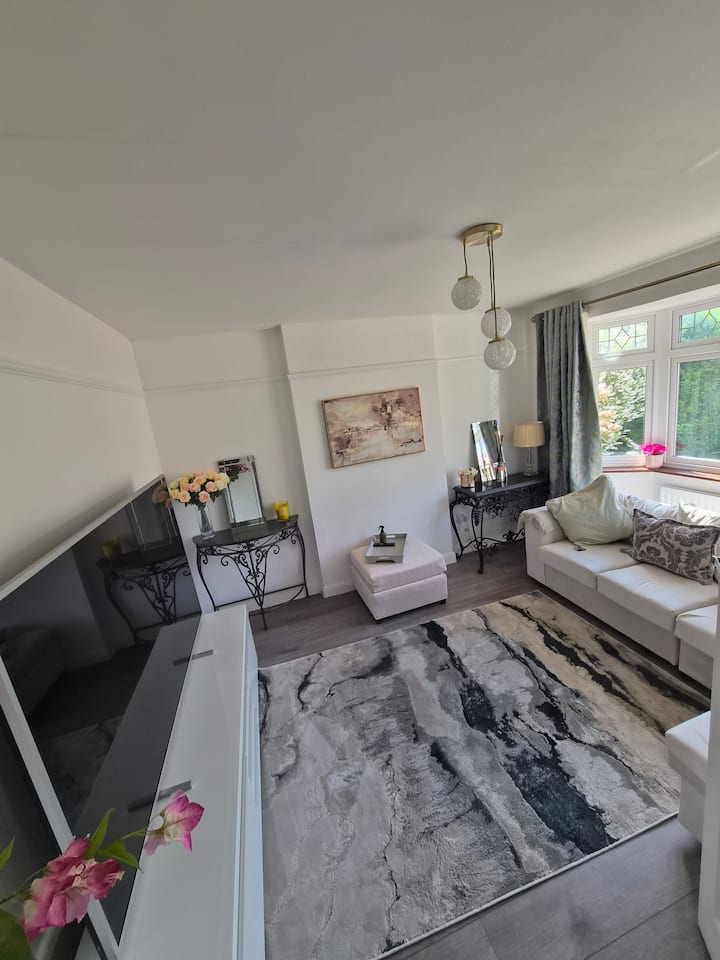 The Wish - Secure Garden, Off Road Parking - Eastbourne